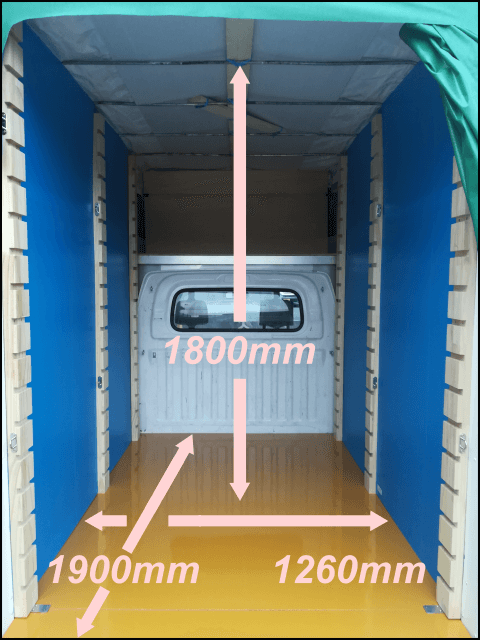 車両Bの荷室写真（寸法付き）